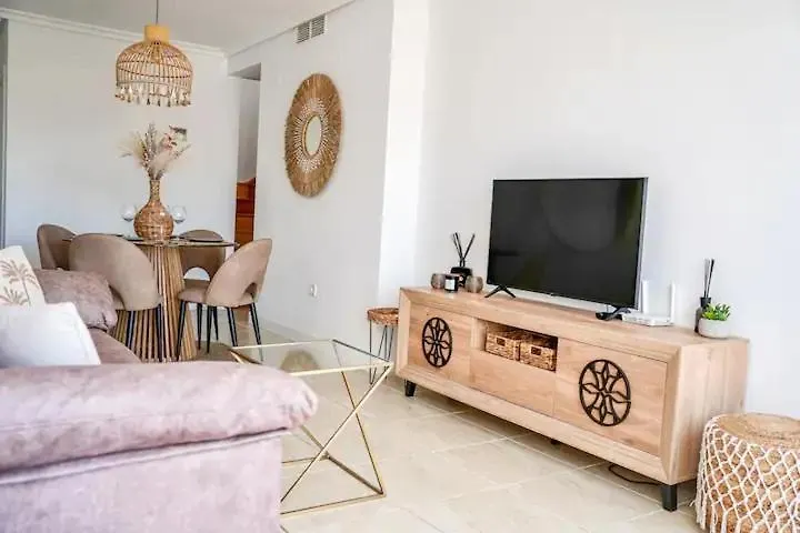 Penthouse In Estepona Met Jacuzzi En Zeezicht! Apartamento