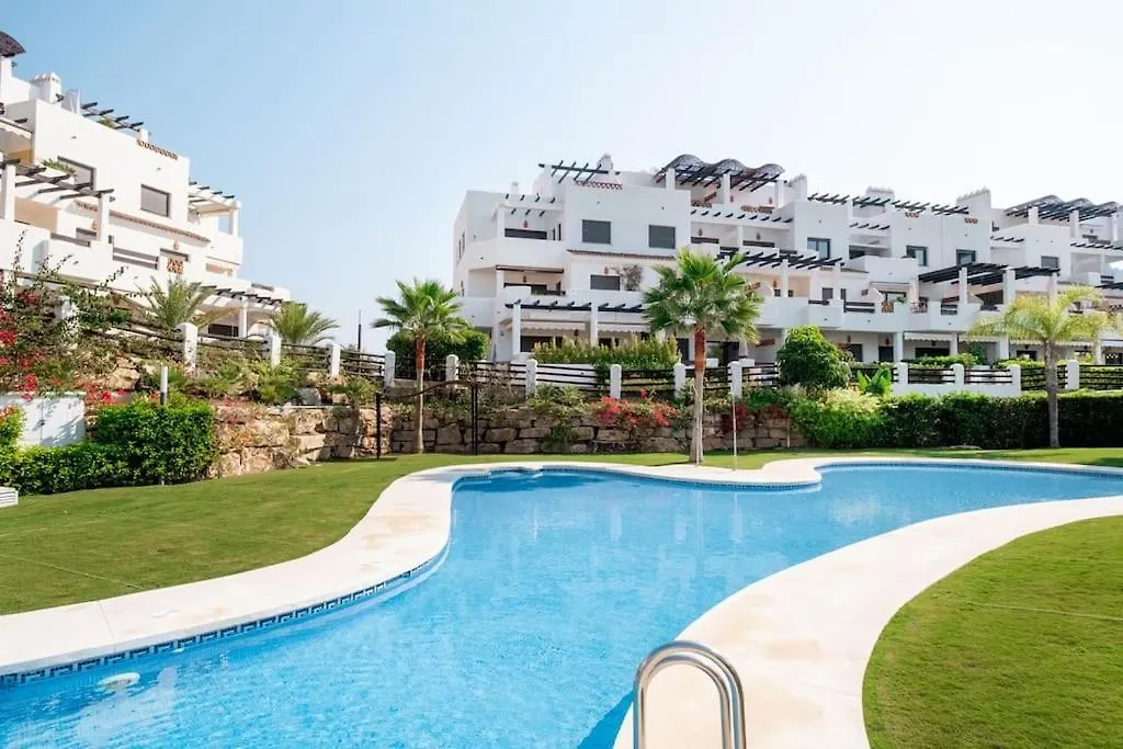 Penthouse In Estepona Met Jacuzzi En Zeezicht!