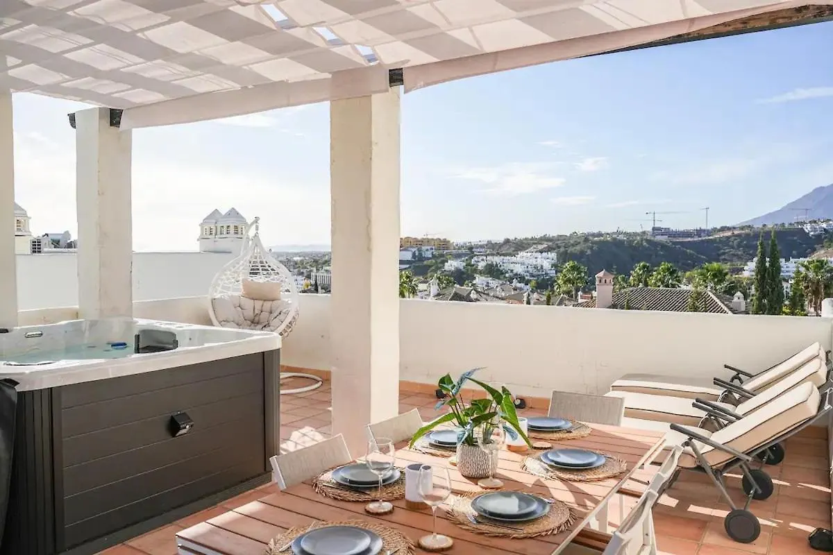 Penthouse In Estepona Met Jacuzzi En Zeezicht!