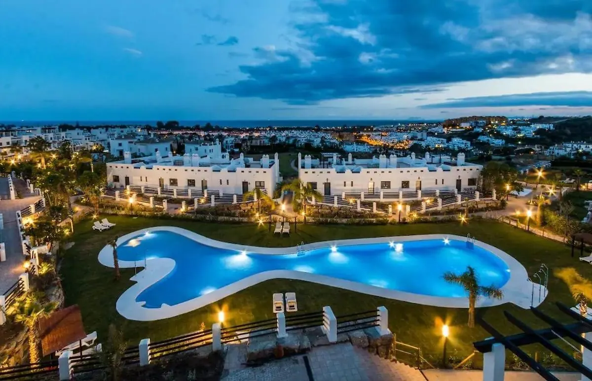 Penthouse In Estepona Met Jacuzzi En Zeezicht! Apartment